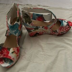 Floral-print wedge sandals
